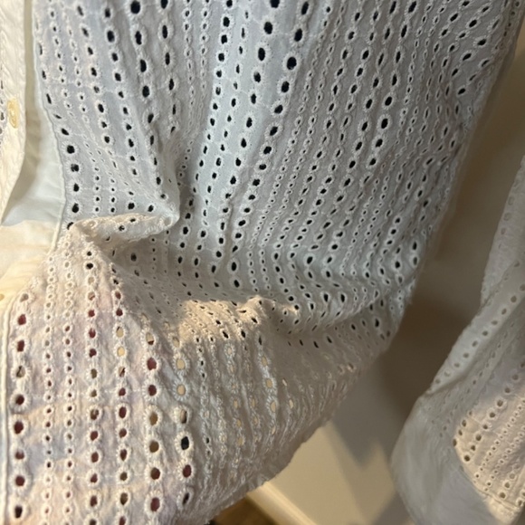 Banana Republic button down shirt holes embroidered size S preloved - Picture 2 of 5